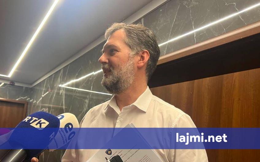 Çeku paralajmëron botuesit  Librat dolën në shitje para kohe  prindërit duhet të kompensohen