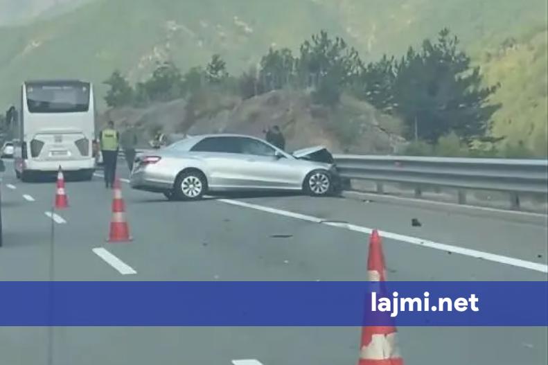 Aksident në Rrugën e Kombit  policia në vendin e ngjarjes
