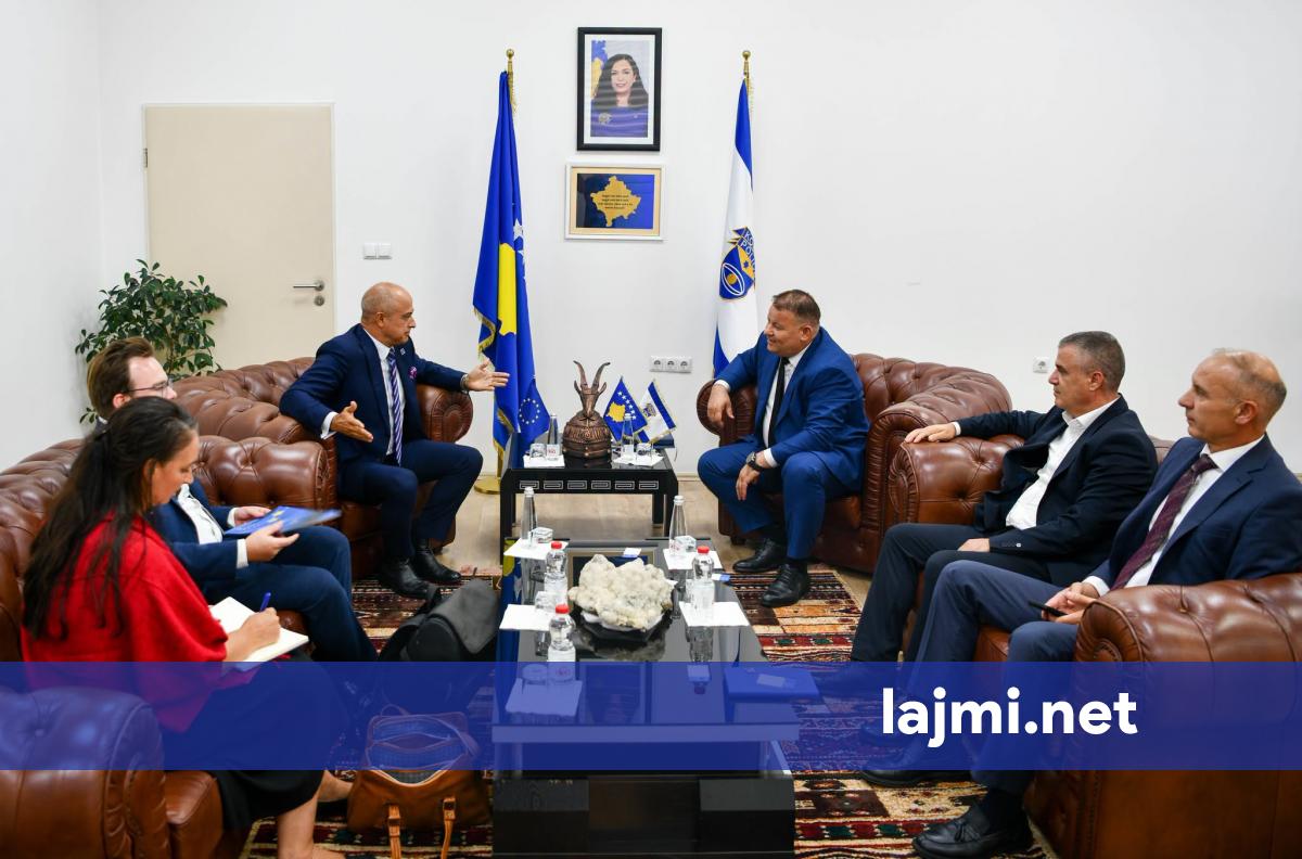 Hoxha pret në takim shefin e EULEX it  flasin për thëllimin e bashkëpunimit në fushën e sigurisë