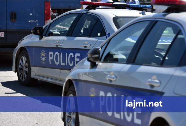 Goditet nga vetura derisa po rregullonte trafikun  lëndohet polici në Mitrovicë