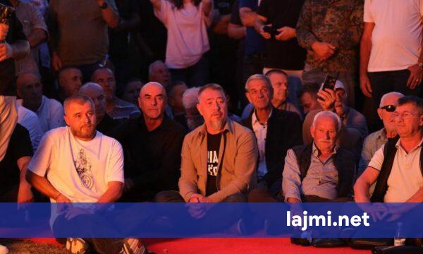  Zjarri i Lirisë  në Zonën e Drenicës  Komandantët dhe ushtarët e UÇK së kërkojnë lirinë e çlirimtarëve në Hagë