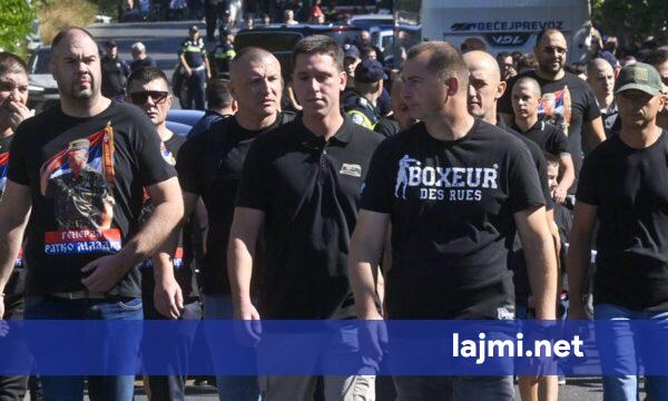 Djali i Vuçiqit merr pjesë në varrimin e Ratko Mlladiçit