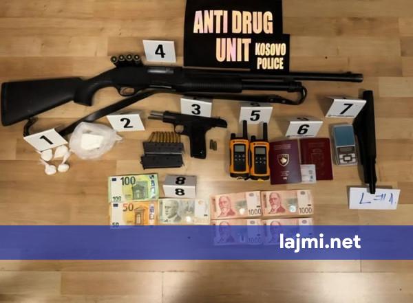 Dinarë serbë  kokainë e armë konfiskohen në Kqiq të Madh  një person në mbajtje