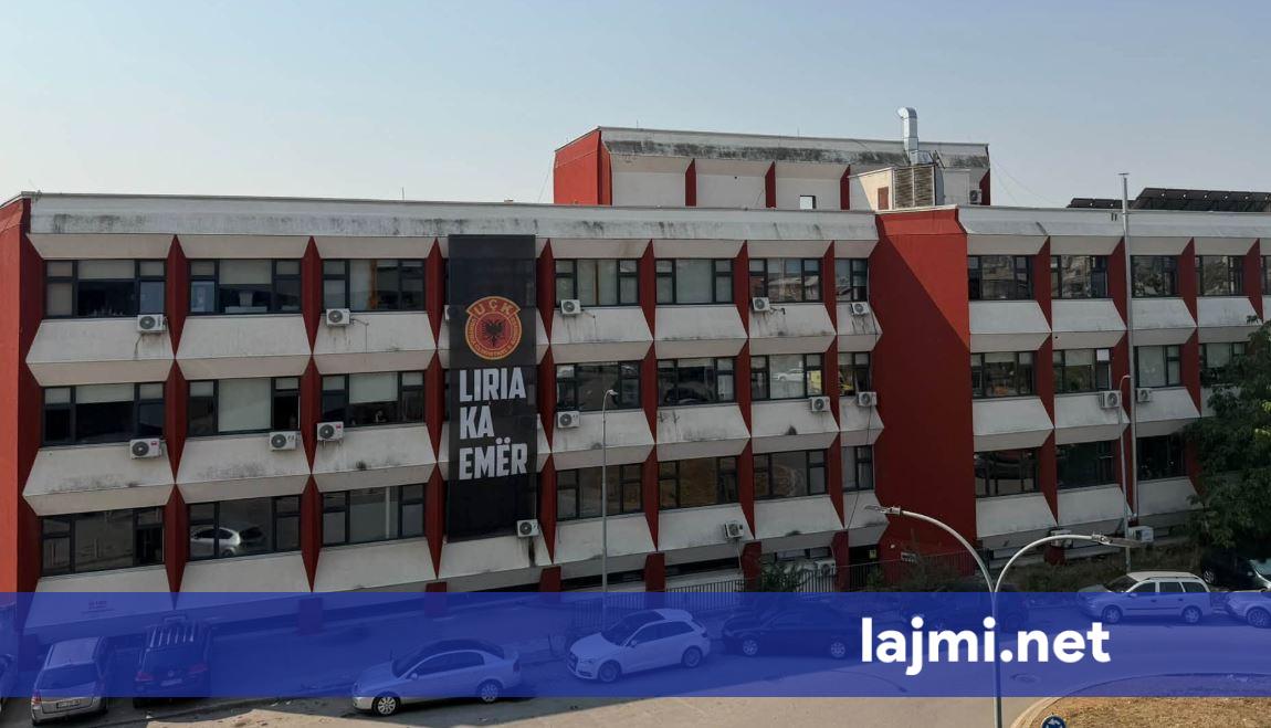 Pak ditë para verdiktit për ish krerët e UÇK së  Oda e Mjekëve vendos flamurin gjigant  Liria ka emër 