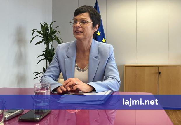 Marta Kos pas varrimit të Mlladiqit: BE-ja duhet të rishqyrtojë nëse Serbia është ende kandidate e denjë për anëtarësim