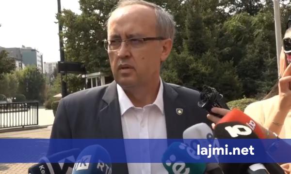 Avdullah Hoti publikon fotografi nga Marshi  Liria nuk u fal  u fitua me sakrificë