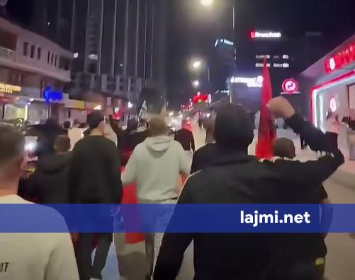 Pamje nga rrugët e Prishtinës  numër i madh i protestuesve nisen përsëri drejt zyrave të EULEX it