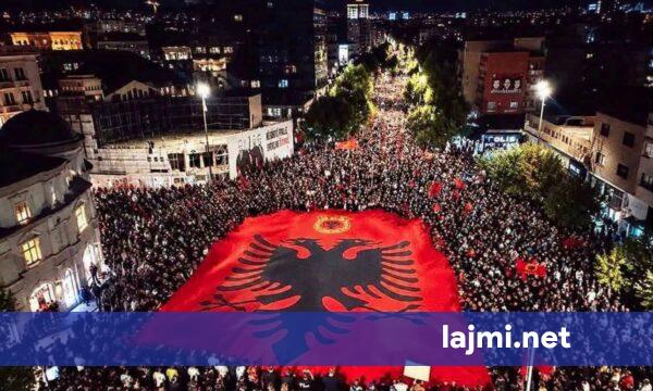 Përparim Rama e shpërndan fotografinë virale të protestës për ish krerët e UÇK së