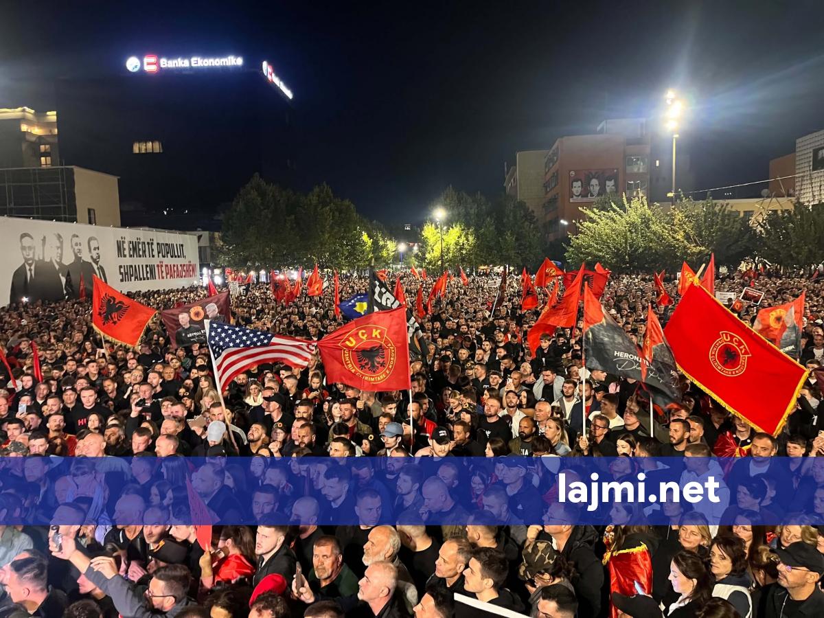 Sheshi  Skënderbeu  mbushet cep më cep  mijëra qytetarë në natën e gjashtë të protestës për ish krerët e UÇK së