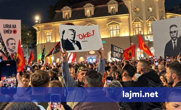  Okej  në pankartën e protestës   mesazhi që rikthen përgjigjen e Thaçit pas dënimit me 25 vjet në Hagë