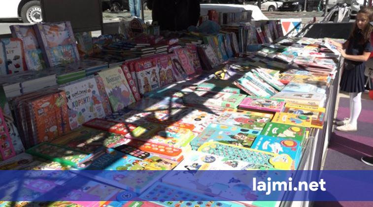 Mes librave dhe inteligjencës artificiale  Prishtina hap dyert për lexuesit e vegjël