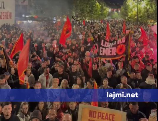 Ylli Limani mysafir në natën e tetë të protestës  Jo në emrin tim   flasin Leonora Jakupi dhe Resul Sinani