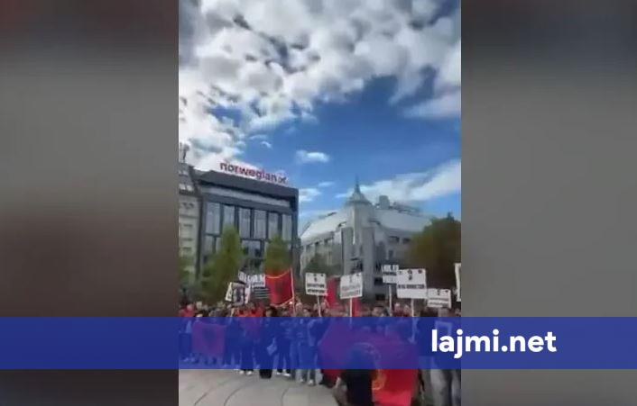 Shqiptarët mblidhen në Oslo në mbështetje të ish krerëve të UÇK së  dëgjohen edhe këngë patriotike