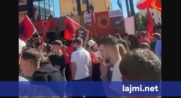 Shqiptarët protestojnë në Treviso të Italisë në mbështetje të ish krerëve të UÇK së