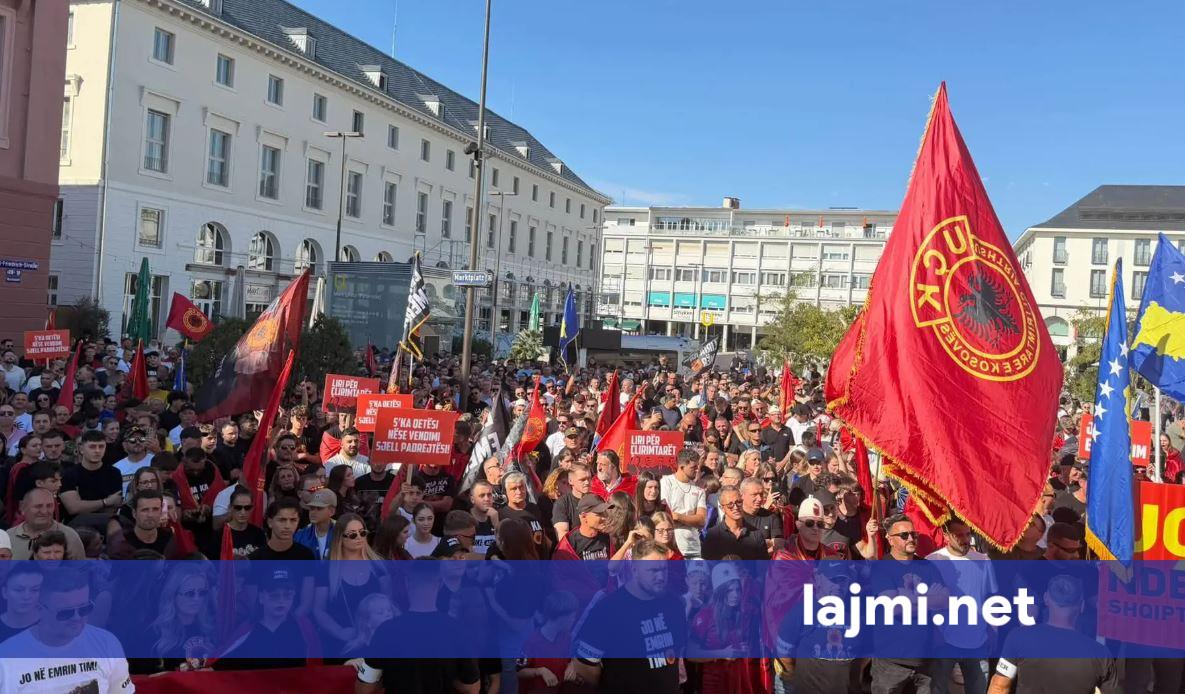  Njëzëri   Jo në emrin tim   shqiptarët protestojnë në Karlsruhe të Gjermanisë kundër vendimit ndaj ish krerëve të UÇK së