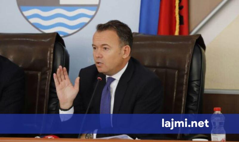 Pas gjyqit me Pacollin  Peci shkarkon drejtorin e AKR së në Mitrovicë dhe ndërpret bashkëpunimin me partinë