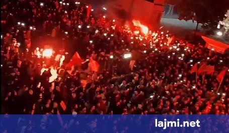  Kosova qëndron   platforma  Liria ka Emer  publikon pamje nga nata e 15 e protestës kundër verdiktit të Speciales