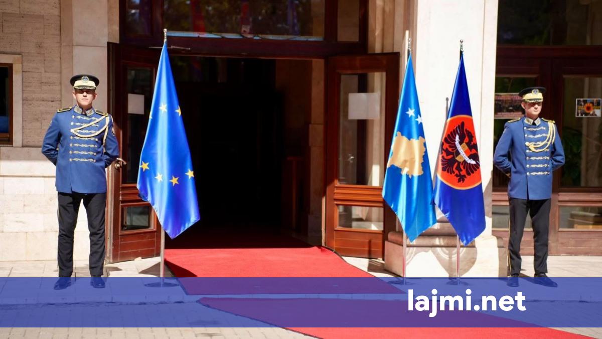 Qetë tek Qeveria   Ende nuk ka arritur Presidentja e Komisionit Evropian