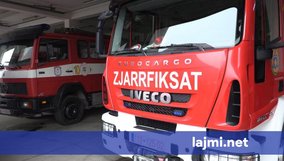 Katër mijë duaj sanë dhe tri stalla përfshihen nga zjarri në Lipjan  Policia nis hetimet
