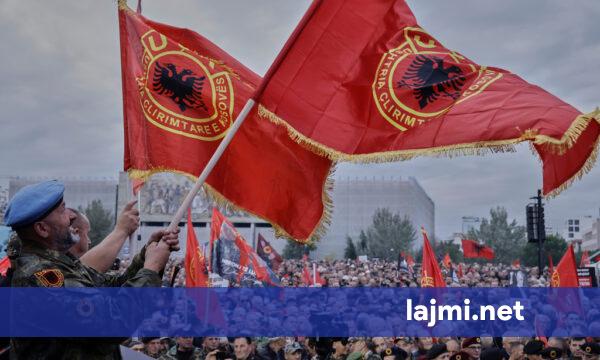 Ndërron ora e protestës pas caktimit të seancës  veteranët  UÇK na bashkon  shihemi në ora 9 00 para Kuvendit
