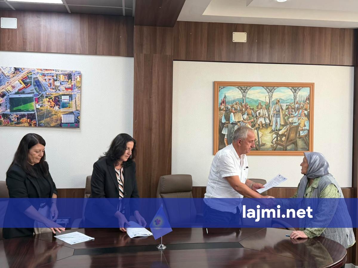 Komuna e Suharekës ndan 4 banesa për familjet e dëshmorëve