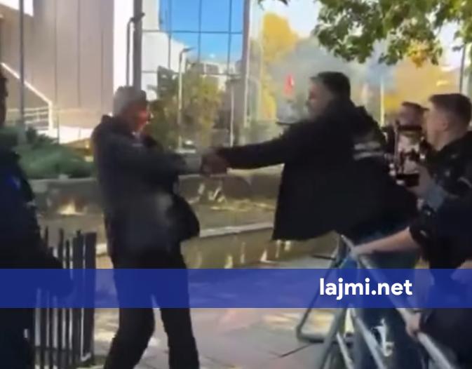 Eskalon situata  Sami Kurteshi përleshet me protestuesit