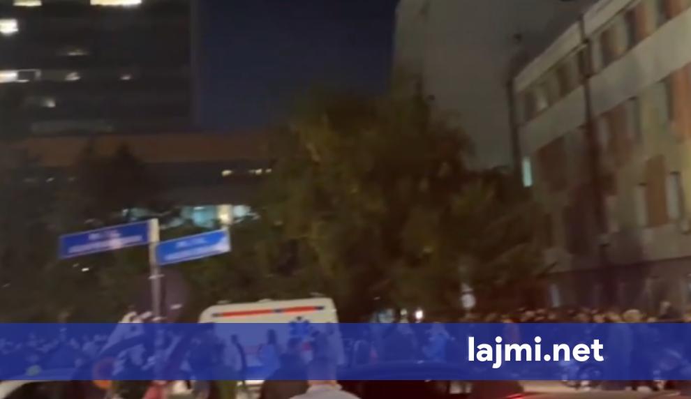 Një vajzë dërgohet në Emergjencë pas gazit lotsjellës  Policia e përdori ndaj protestuesve