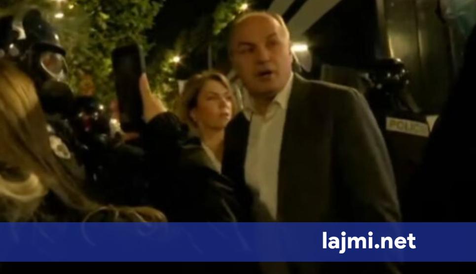 Enver Hoxhaj përballë Policisë  E keni tepruar sonte me përdorimin e forcës