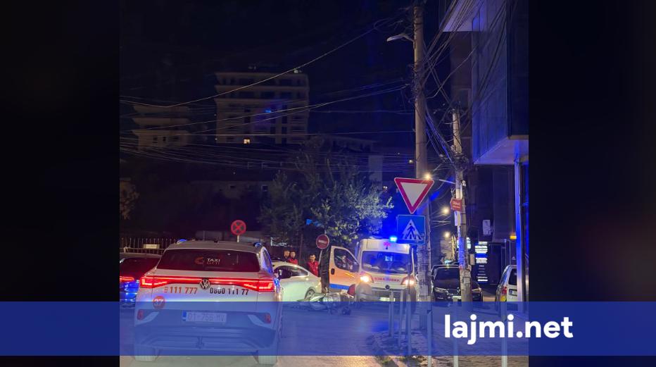 Aksident mes një veture dhe një motoçiklete te Parku i Qytetit në Prishtinë