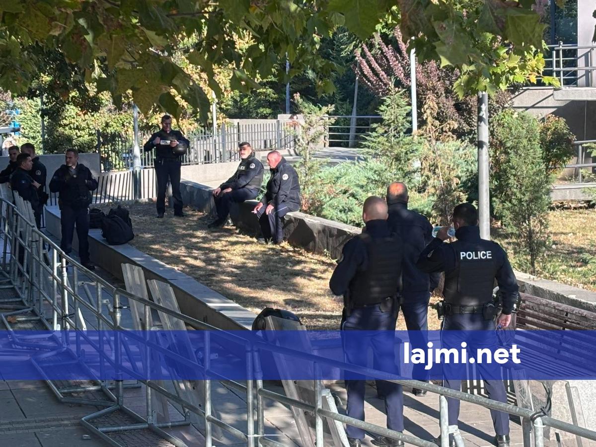 Protesta për Ligjin e Speciales rikthehet sot në Prishtinë  shtohet prania e Policisë tek Qeveria
