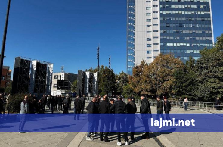 Fillojnë të mblidhen qytetarët në shesh