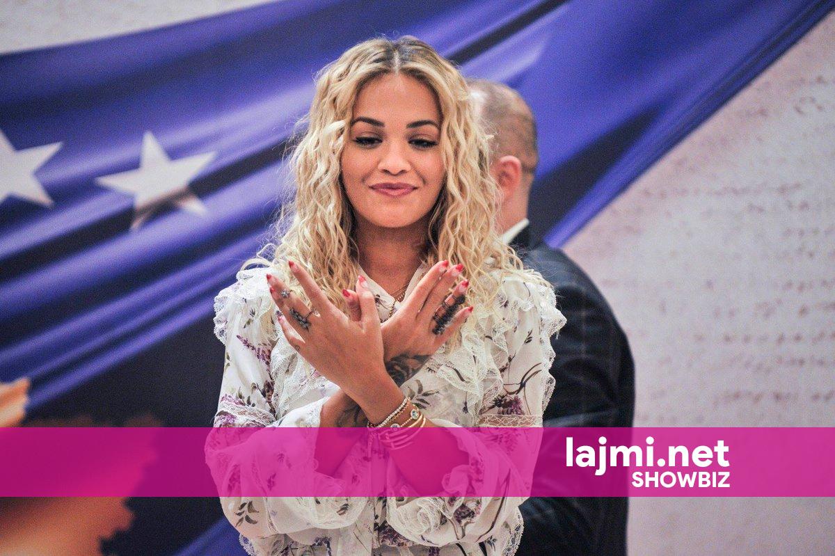 Rita Ora i tregon botës se Kosova u bë me Presidente të re grua