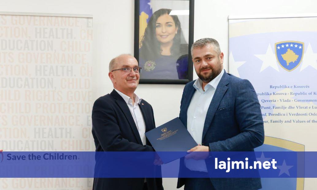 hoti-nenshkruan-memorandum-me-save-the-children-per-mbrojtjen-e-femijeve-dhe-fuqizimin-e-familjeve