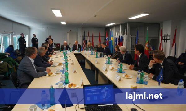 Shefi i EULEX it pret në Mitrovicë diplomatët e vendeve të BE së dhe Sveçlën
