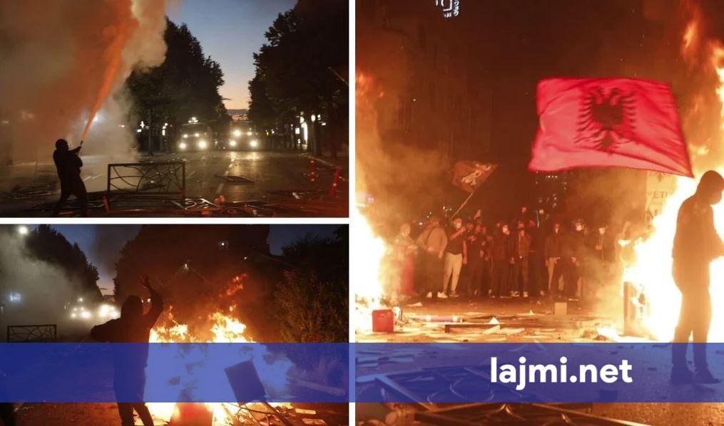 Mbi 8 orë mes gurëve e flakëve  protestuesit u shpërndanë nga policia me gaz lotsjellës dhe shkopinj gome  Disa të plagosur  40 të arrestuar