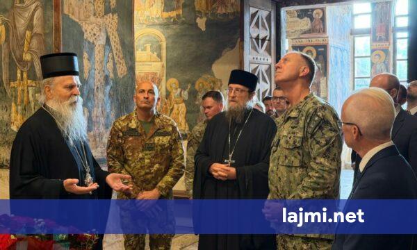 Komandantët e NATO s vizitojnë Manastirin e Graçanicës  KFOR i rikonfirmon përkushtimin për mbrojtjen e trashëgimisë fetare në Kosovë