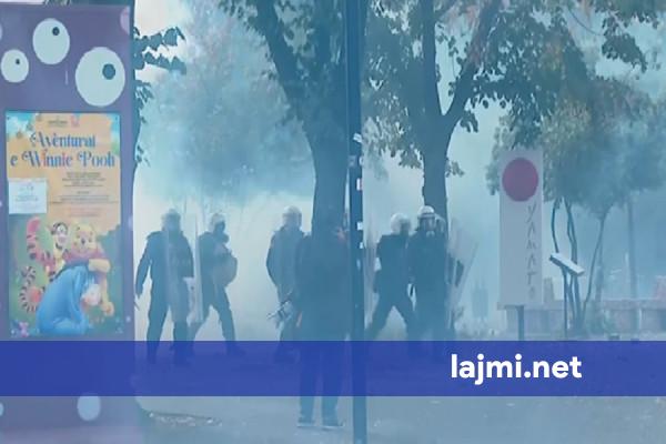 protesta-ne-tirane-sulmohet-selia-e-partise-socialiste