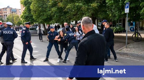 Arrestohen dy protestues në Korçë  procedohen 23 të tjerë
