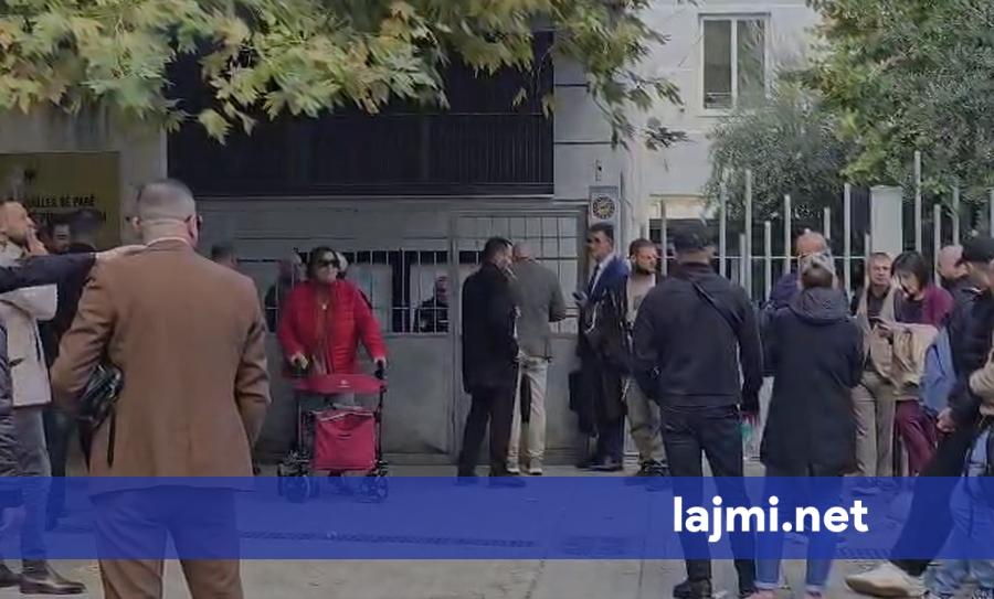 Gjykata në Tiranë merr vendim për disa prej protestuesve  6 në arrest shtëpie dhe 10 me detyrim paraqitjeje