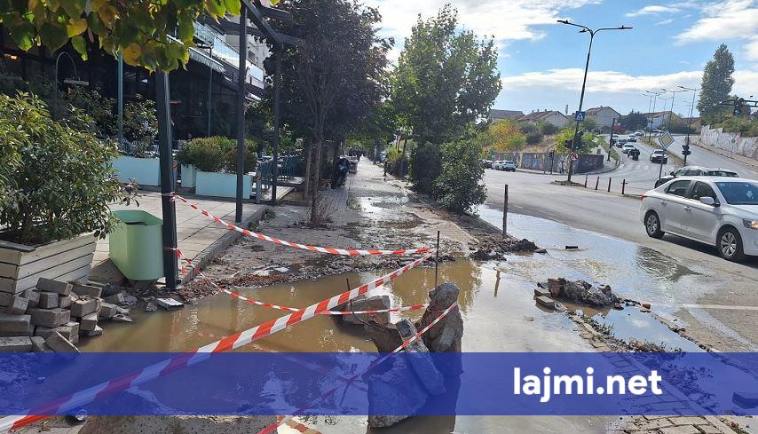 kanalizimi-i-prishur-prej-nje-jave-ne-rrugen-b-qytetaret-ankohen-per-eren-e-rende-tmerr-eshte-kjo