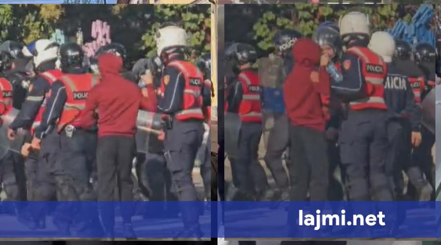 kapet-i-mituri-ne-proteste-shoqerohet-nga-policia