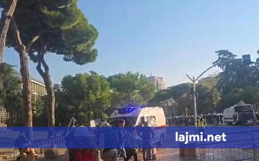 Ministria e Shëndetësisë  Tre persona të lënduar gjatë protestës  mes tyre një 15 vjeçar