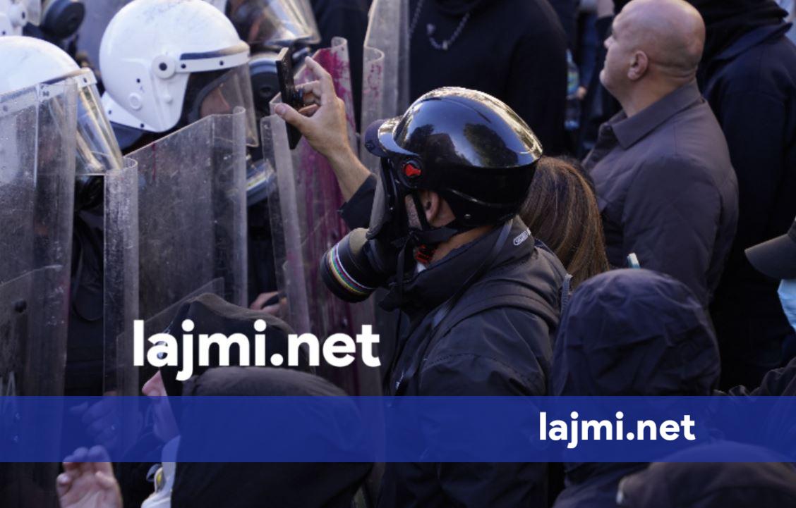 Protestat në Tiranë  Ambasada e Zvicrës  Të ulen tensionet dhe t i jepet përparësi dialogut