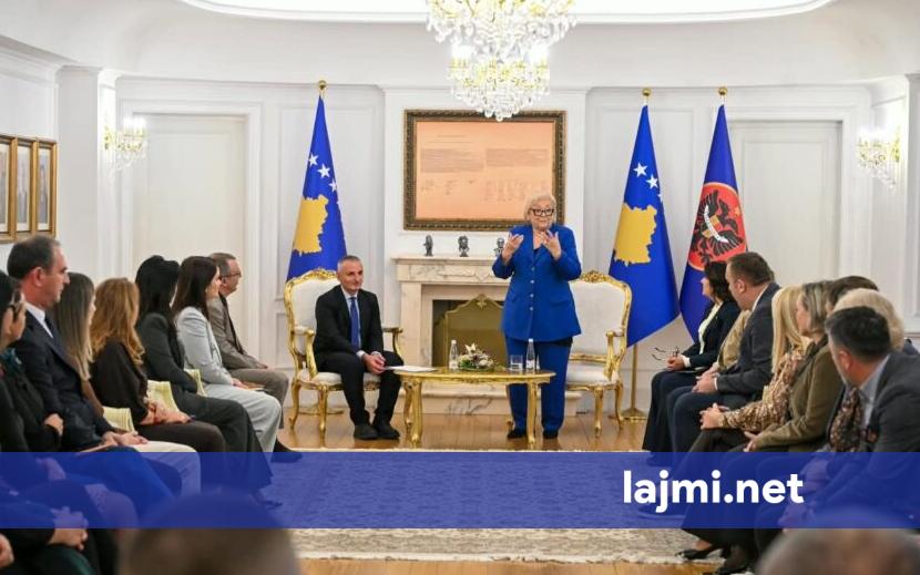 Presidentja Justina Shiroka Pula takohet me stafin e saj  merr urime për marrjen e detyrës