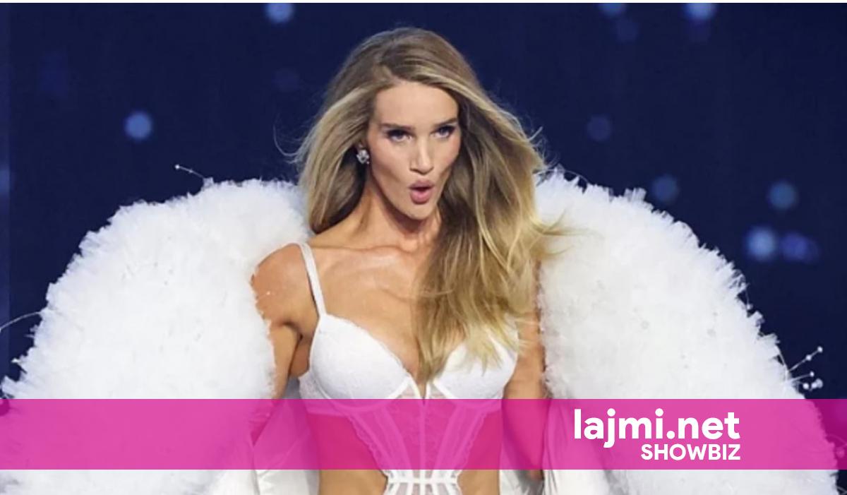 Rosie Huntington Whiteley shfaqet pas 16 vitesh në sfilatën e Victoria s Secret