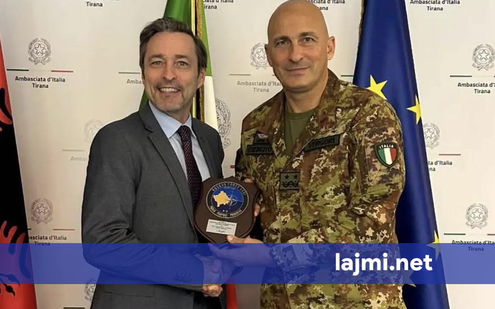 komandanti-i-kfor-it-dhe-ambasadori-italian-diskutojne-per-zhvillimet-ne-rajon