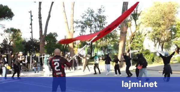 Protestuesit dhe policia në paqe  të rinjtë ia marrin valles para Kryeministrisë