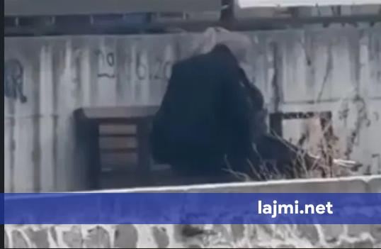 Iu publikua video duke rrahur bashkëshorten në ambient publik  Policia jep detaje të reja për rastin