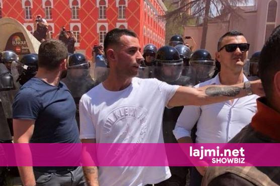 stresi-me-thirrje-para-protestes-se-sotme-mesazh-te-forte-per-policine-shqiptare