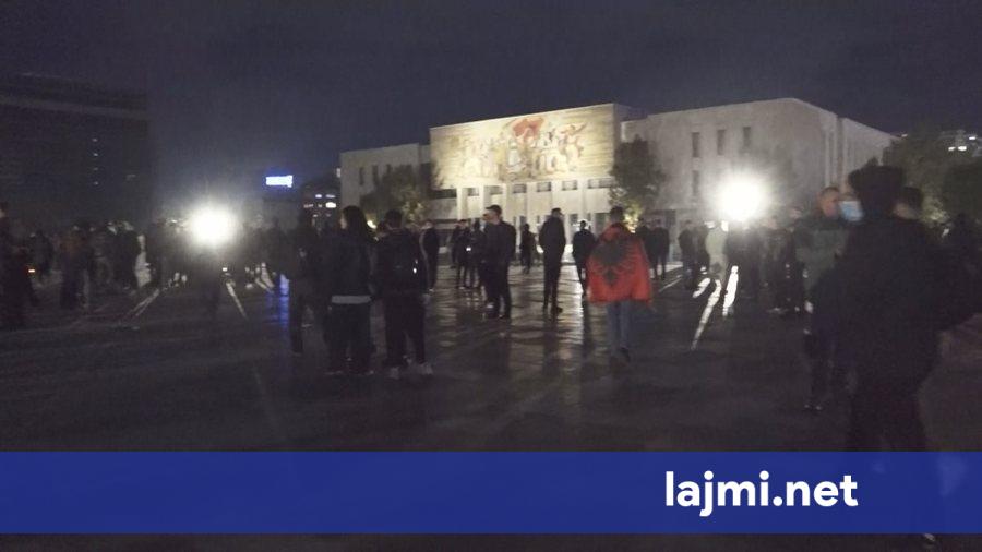 Protestuesit largohen nga Kryeministria  ndalen në sheshin  Skënderbej 